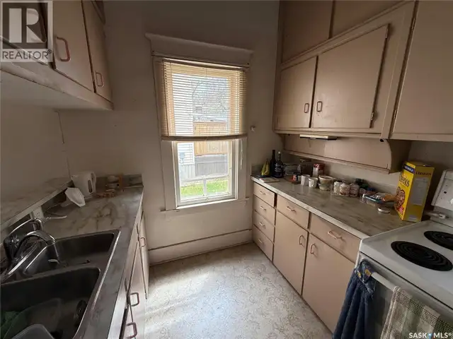 439 Assiniboia STREET Weyburn, Saskatchewan in Houses for Sale in Regina - Image 9