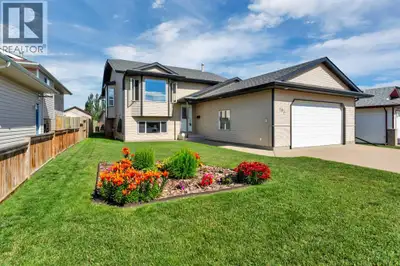 Welcome to your next dream home in the heart of Harvest Meadows in Blackfalds! This beautifully full...