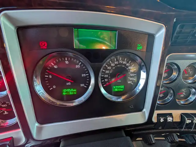 2019 KENWORTH T800 in Heavy Trucks in Kamloops - Image 15