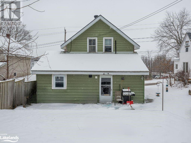 381 GLOUCESTER Street Midland, Ontario in Houses for Sale in Barrie - Image 4