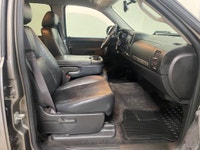 0 Accident, Strong Service History, Clean Western B.C. Unit CW Autoking 5.3 Vortec V/8, Auto O/D, 4x... (image 7)