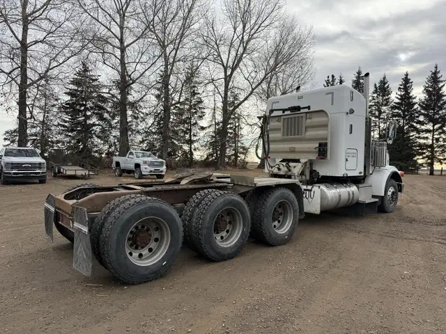 2006 PETERBILT 378 in Heavy Trucks in Saskatoon - Image 6
