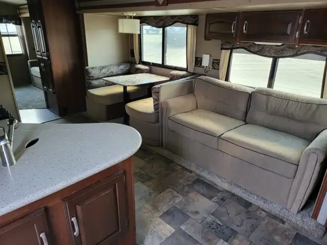 2014 Keystone OUTBACK 312 BH in Travel Trailers & Campers in St. Albert - Image 18