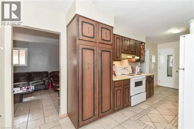 166 ELGIN Crescent Waterloo, Ontario in Long Term Rentals in Kitchener / Waterloo - Image 7