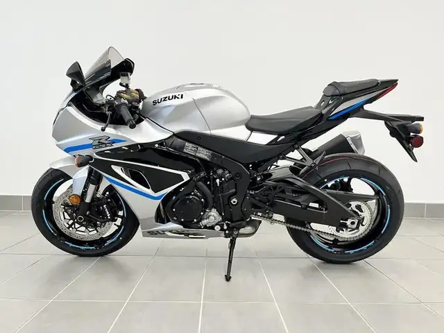2025 Suzuki GSX-R1000A in Sport Bikes in St. Albert - Image 2