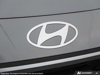 This Hyundai Elantra has a trusty Regular Unleaded I-4 2.0 L/122 engine powering this Variable trans... (image 8)
