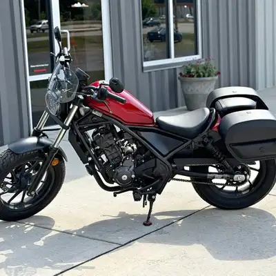 APPLY NOW: https://www.ridecollective.ca/get-pre-approved 2023 HONDA REBEL 300 • Lightweight engine...
