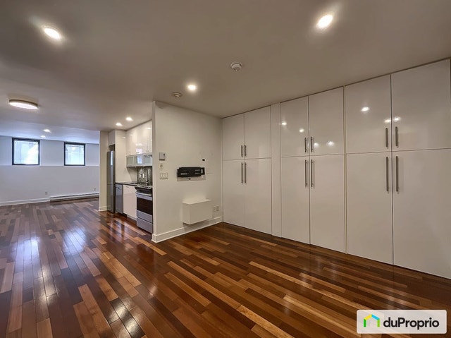 $324,900 - Condominium in Ville-Marie (downtown, old Mtl) — photo 1