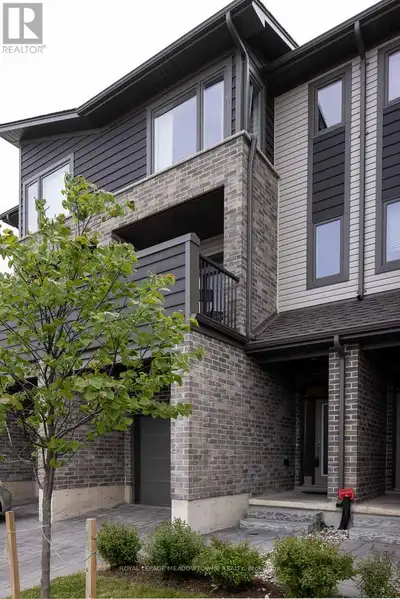 Gorgeous 3 bed + 1 bedroom available located in nested London South neighbourhood. Looking for a bea...