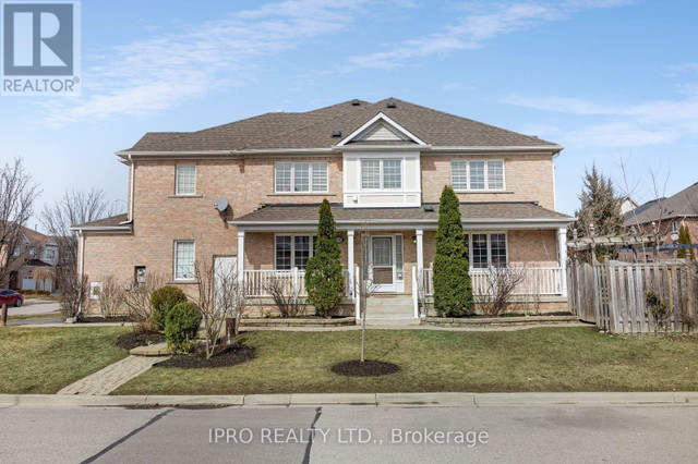 128 LOWTHER AVE Richmond Hill, Ontario in Houses for Sale in Markham / York Region - Image 2