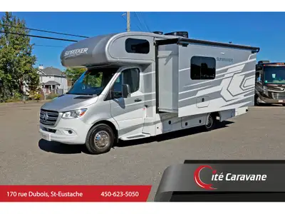 Classe C / B+ 24 pieds Mercedes Sprinter, Forest River Sunseeker MBS 2400T + crics hydraulics Mécani...