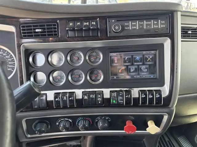 2014 KENWORTH T800 in Heavy Trucks in Saskatoon - Image 30
