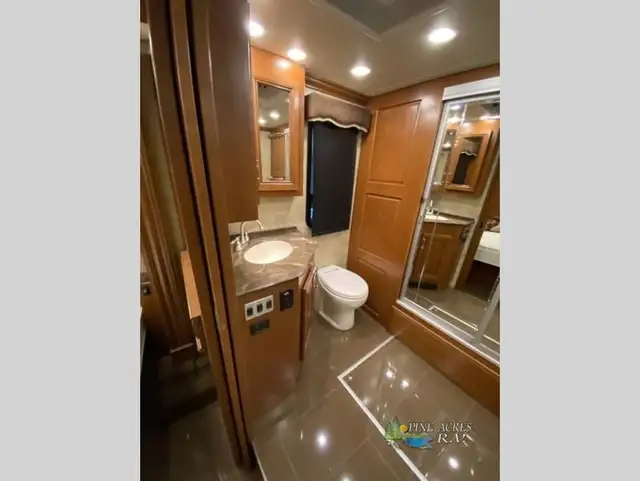 2015 Fleetwood RV Providence 42M only 027,446 Miles in RVs & Motorhomes in Moncton - Image 25