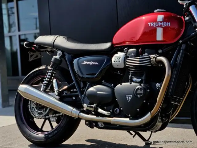 2017 Triumph Street Twin Cranberry Red in Street, Cruisers & Choppers in Oshawa / Durham Region - Image 11