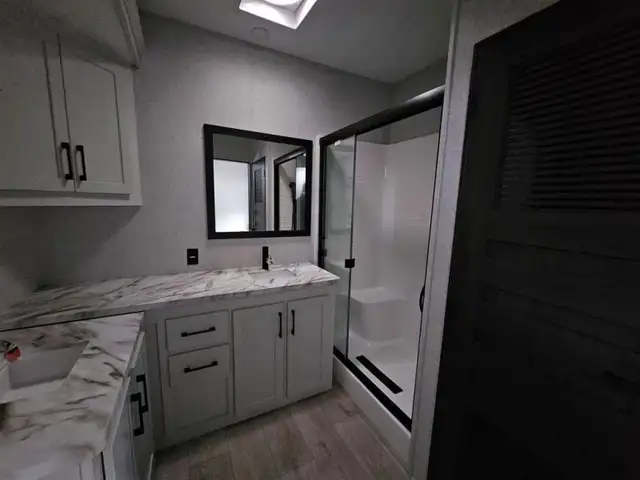 2026 CrossRoads RV Hampton 372FDB in Travel Trailers & Campers in Kelowna - Image 18