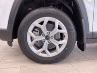 2.0 L I4 Gas Engine. Four wheel drive. 8-Speed Automatic Transmission. 5 Passenger. Forward collisio... (image 7)