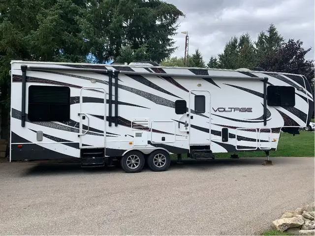 2014 Dutchmen Voltage V3200 TOY HAULER 36' OAL 10'GARAGE in Cargo & Utility Trailers in Guelph - Image 4