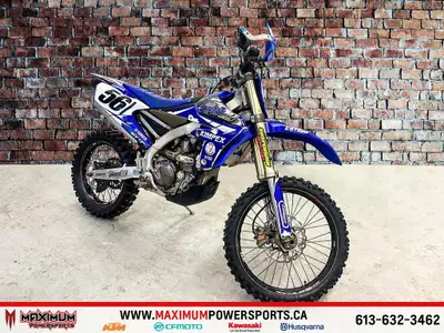 Yamaha YZ 450 F 2017 Une moto motocross hautes performances, pensée pour les passionnés de vitesse e...