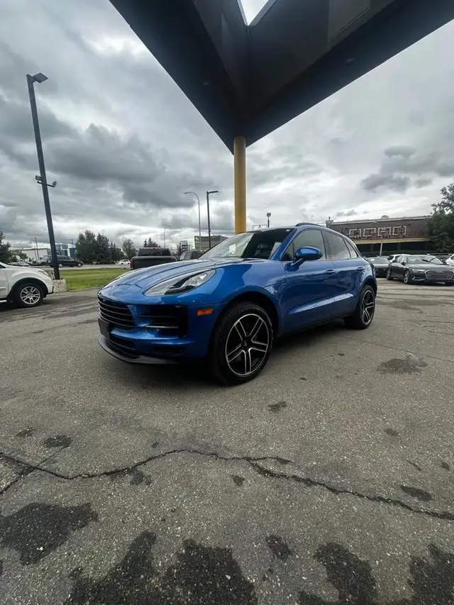 2020 Porsche Macan S AWD- No Accidents- Low KM- Pano Roof in Cars & Trucks in Calgary - Image 3