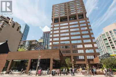 920 Yonge St. is situated between Bloor And Rosedale Subway stops and only steps from Yorkville! Pro...