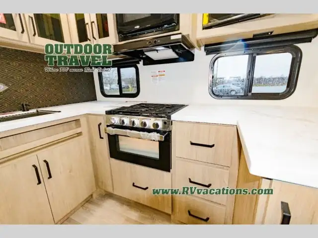 2026 Grand Design Imagine XLS 25RLE in Travel Trailers & Campers in Hamilton - Image 11