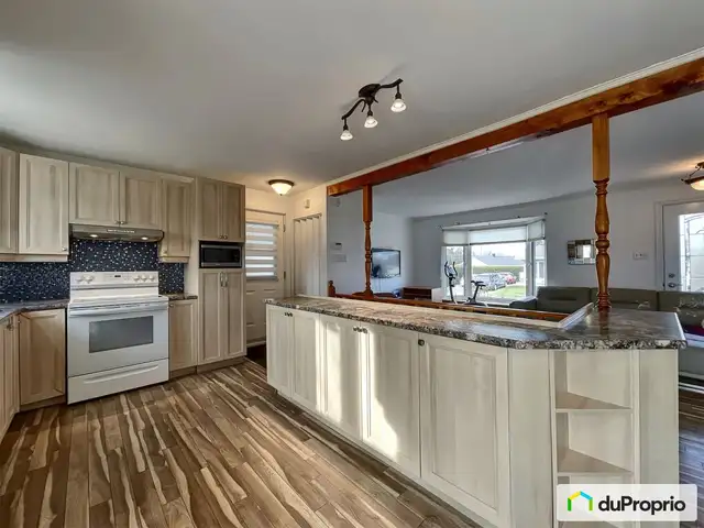 $387,500 - Bungalow for sale in Chicoutimi (Chicoutimi) in Houses for Sale in Saguenay - Image 7