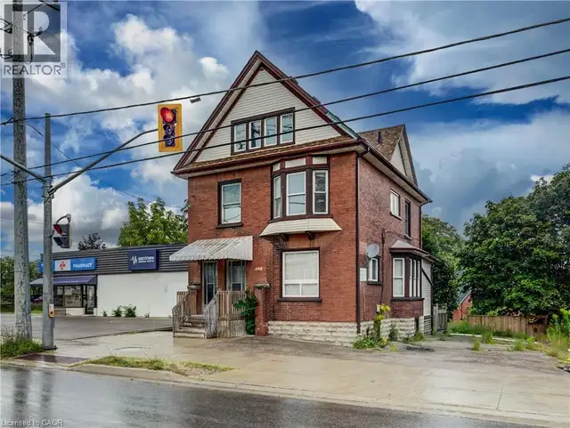 698 KING Street W Kitchener, Ontario in Houses for Sale in Kitchener / Waterloo - Image 4