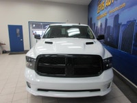 RAM 1500 CLASSIC 2021 EXPRESS NIGHT EDITION V-8 5.7 LITRES HEMI 4X4 CREW-CAB BOITE 5.7 PIEDS TOUT ÉQ... (image 3)
