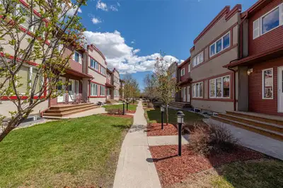 1M//Winnipeg/Offers anytime! Open house Sunday August 3rd, 2-4 pmWelcome to this beautifully maintai...