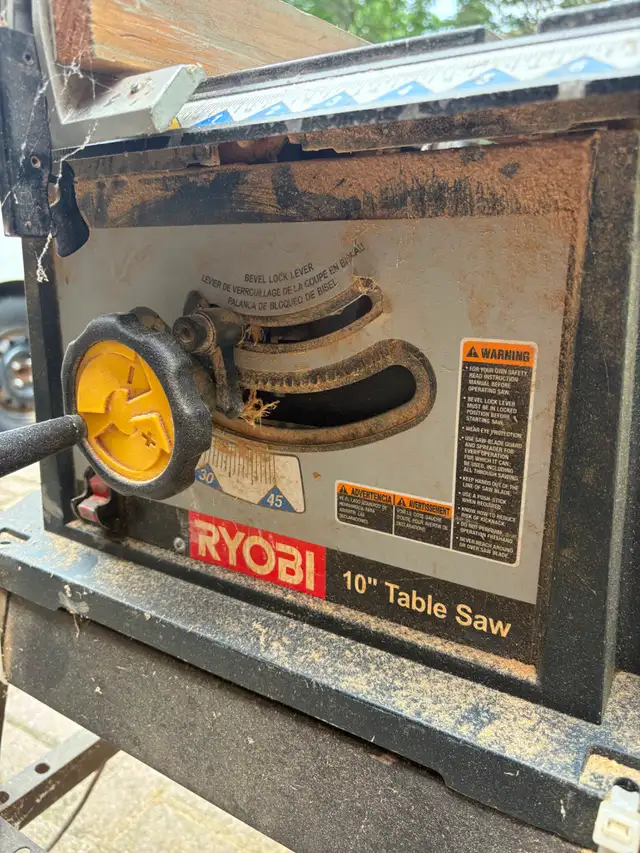 Ryobi 10” table saw with stand in Power Tools in Markham / York Region - Image 3