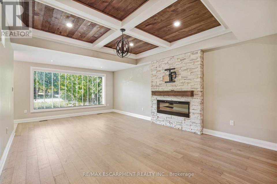 MAIN - 707 KING ROAD Burlington (LaSalle), Ontario 4