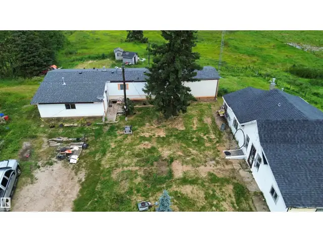 59305 RANGE ROAD 131 Rural Smoky Lake County, Alberta in Houses for Sale in Edmonton - Image 2