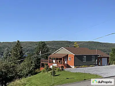 Belle maison située dans un endroit paisible. cuisine-salon à aire ouverte. 3 chambres à coucher. 1...