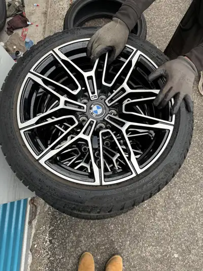 4 x bmw rims 225/45/18 PIRELLI sottozero Run flat WINTER tires 80 % tread Dot#2022 fits all newer bm...