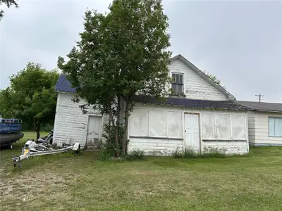 R32//Sandy Lake/Discover beautiful Sandy Lake on this double lot in a great location 1 block from Ma...