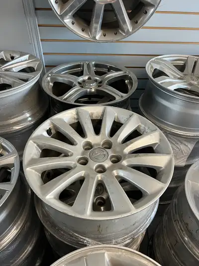 Chrysler 17 pouces centre de Pneus mtl est 11251 rue notre dame est 515-507-5177