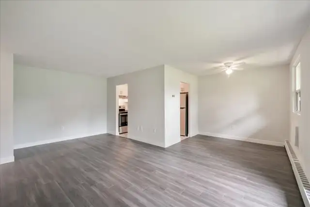 Pontiac Court Lowrise - 2 Bedroom available at 1202 Pontiac Cour in Long Term Rentals in Sarnia - Image 13
