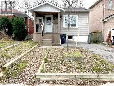 67 CLAREMORE AVENUE W Toronto (Birchcliffe-Cliffside), Ontario