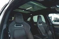 Jaguar F-PACE P250 R-DYNAMIC S 2024: - Extérieur métallisé gris EIGER avec intérieur en cuir noir EB... (image 2)