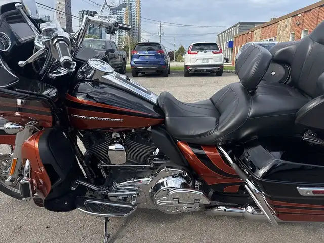 2015 Harley-Davidson CVO Road Glide ~ SUPER CLEAN ~ 110CI ~ ROAD in Sport Touring in City of Toronto - Image 17