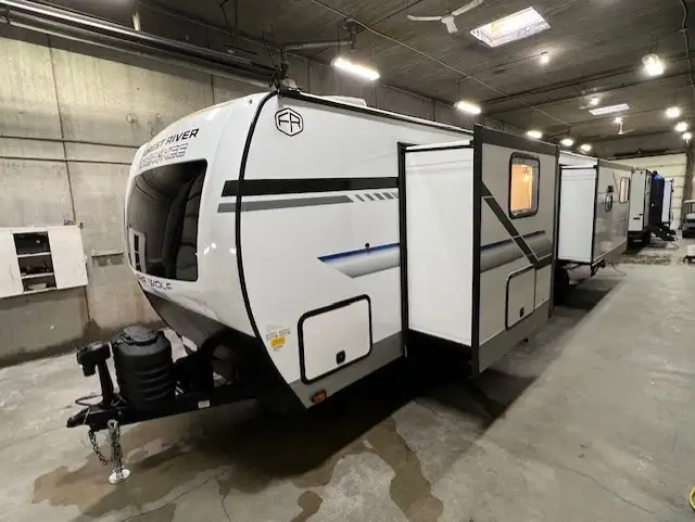 2025 Alpha Wolf 33RL-L Limited Couples Camper RV in Travel Trailers & Campers in Winnipeg - Image 9