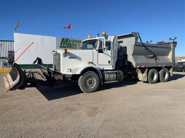 2016 Kenworth T800 in Heavy Trucks in Calgary - Image 2