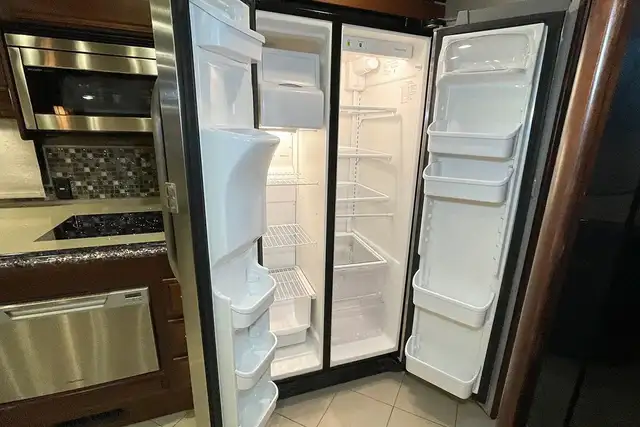 2014 MONACO DYNASTY 44PDQ in RVs & Motorhomes in Red Deer - Image 30