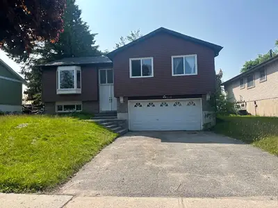 Barrie, Great north end 3 bedroom Upper level unit.