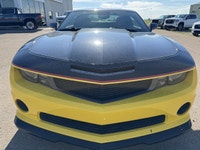 Our 2010 Chevrolet Camaro 2SS Coupe will make your pulse race in Yellow! Powered by a 6.2 Litre V8 o... (image 7)