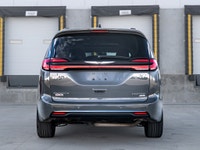 CARGET AUTOMOTIVE is thrilled to offer this 2023 Chrysler Pacifica Limited, a premium family minivan... (image 7)