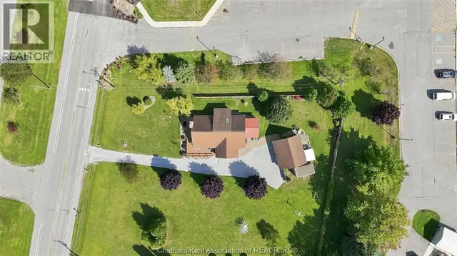 3932 St Clair PARKWAY Port Lambton, Ontario in Houses for Sale in Chatham-Kent - Image 5