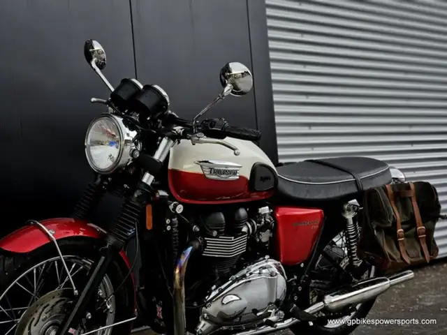 2013 Triumph Bonneville T100 in Street, Cruisers & Choppers in Oshawa / Durham Region - Image 13