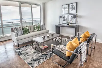 2160 Lakeshore is situated on the shores of Lake Ontario, just steps from Burlington's downtown core...