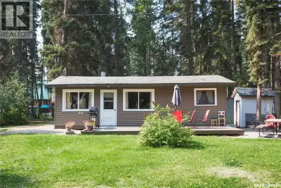 This charming lake cottage, just steps away from the glistening waters of beautiful Memorial Lake, o...